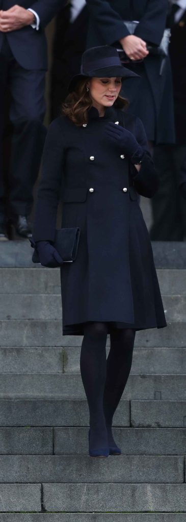 El espectacular abrigo azul marino de la Reina Letizia que puedes
